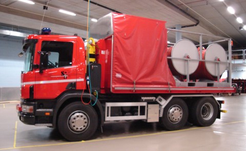 Camion avec long tuyau
